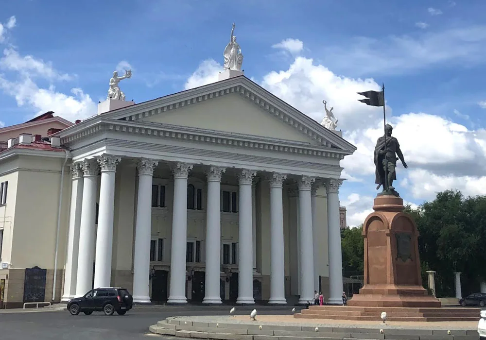 ПАМЯТНИК АЛЕКСАНДРУ НЕВСКОМУ