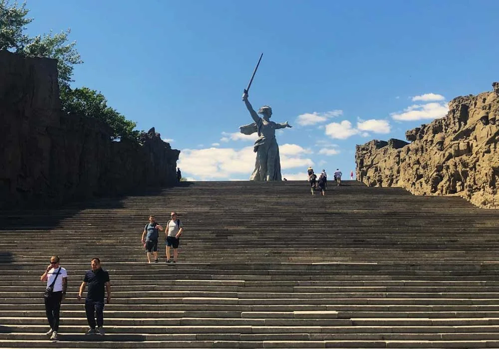 СТЕНЫ - РУИНЫНА МАМАЕВОМ КУРГАНЕ