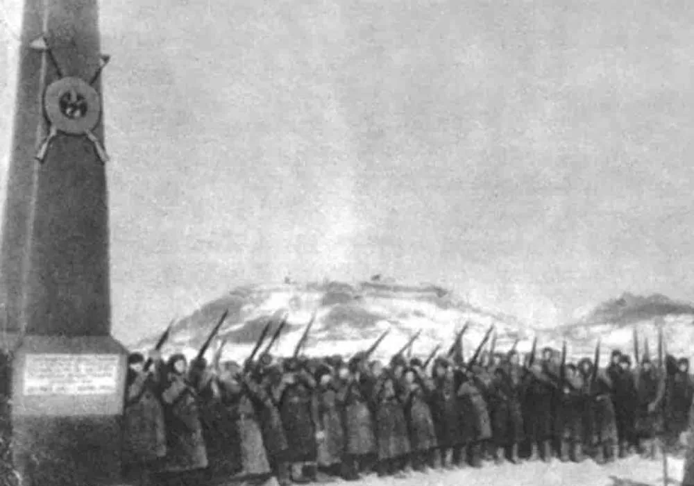ПЛОЩАДЬ "СТОЯТЬ НАСМЕРТЬ"