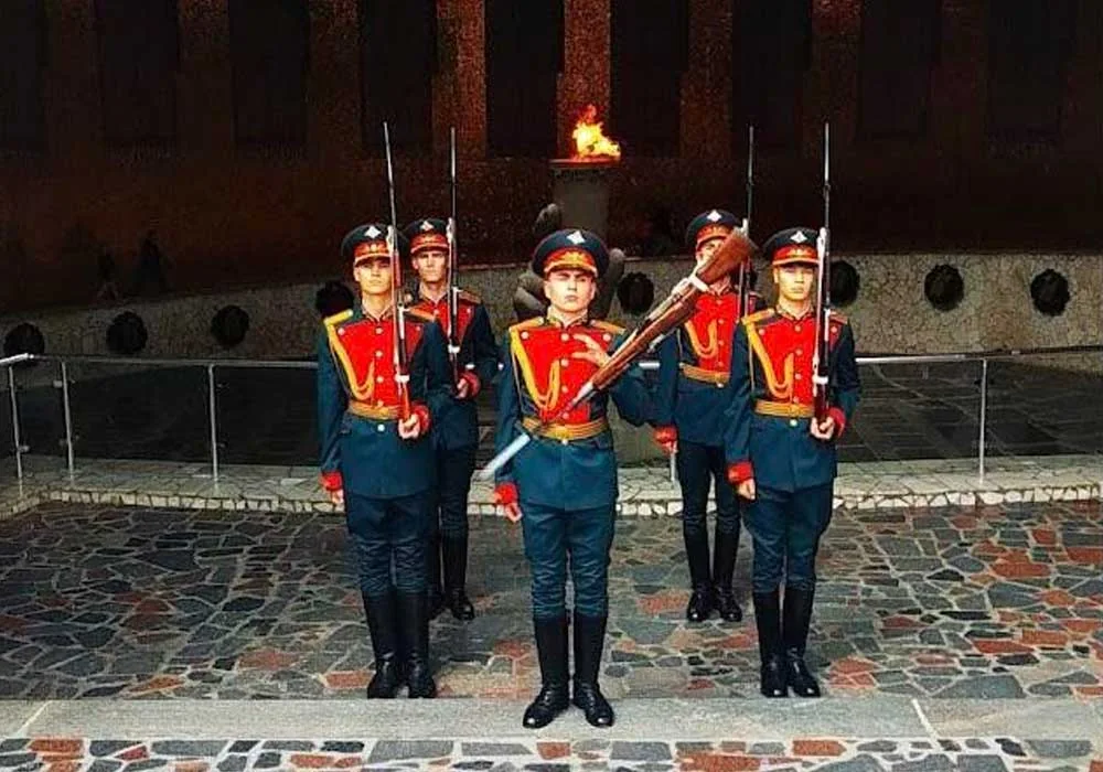 ЗАЛ ВОИНСКОЙ СЛАВЫНА МАМАЕВОМ КУРГАНЕ